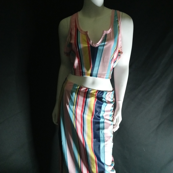 Dresses & Skirts - 🖤2 Pc Color Stripe Skirt Set🖤 Women's 2 Pc